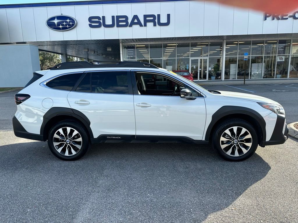 Used 2023 Subaru Outback Limited image 2