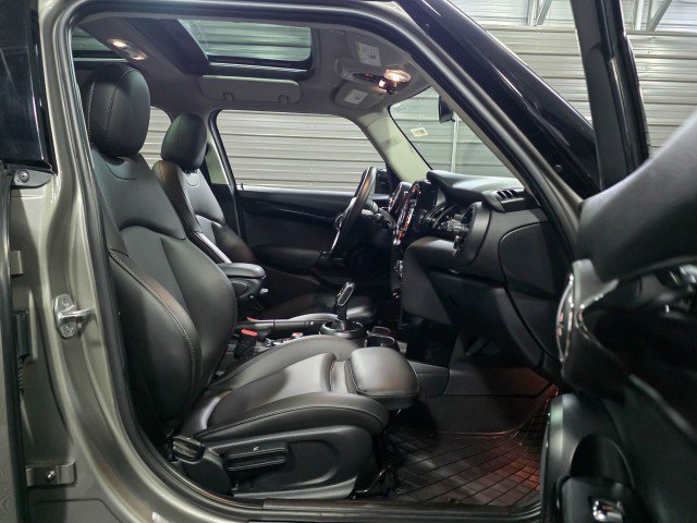 Used 2020 MINI Cooper 4-Door Hardtop FWD image 14
