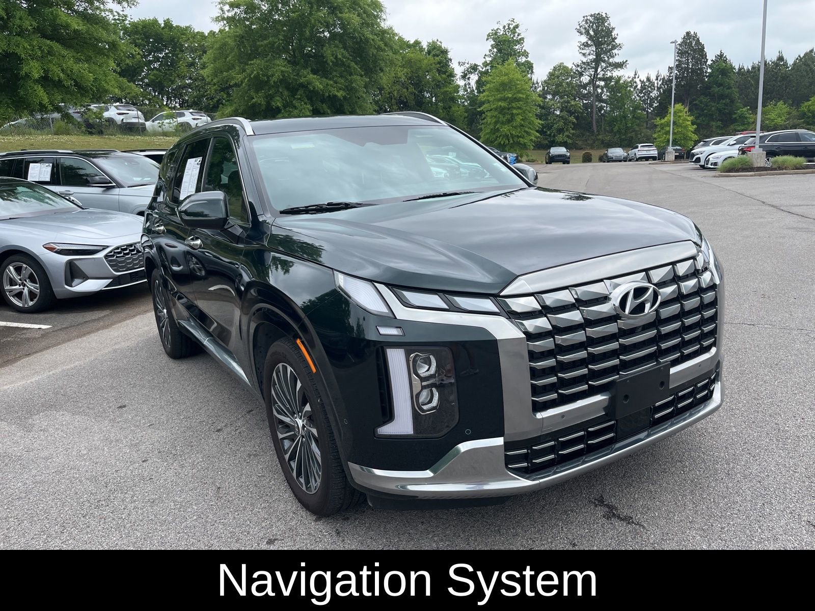 Used 2025 Hyundai Palisade Calligraphy FWD image 3