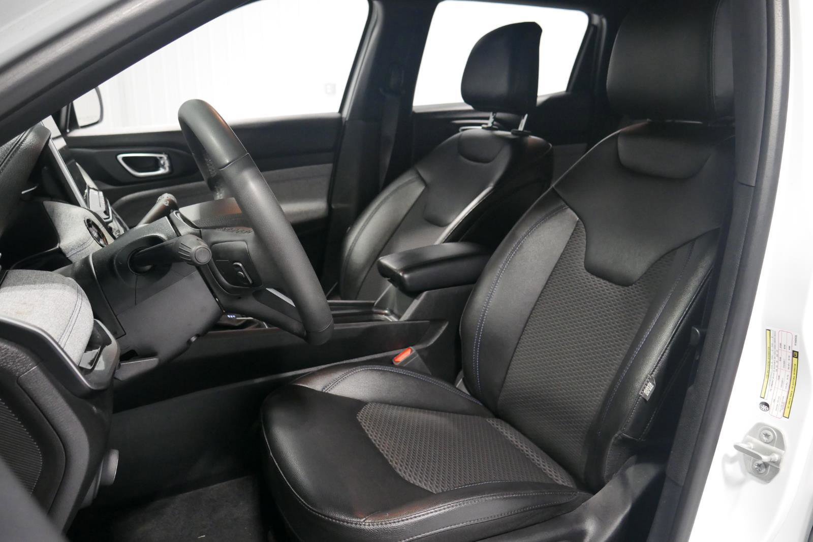 Used 2024 Jeep Compass Latitude image 10