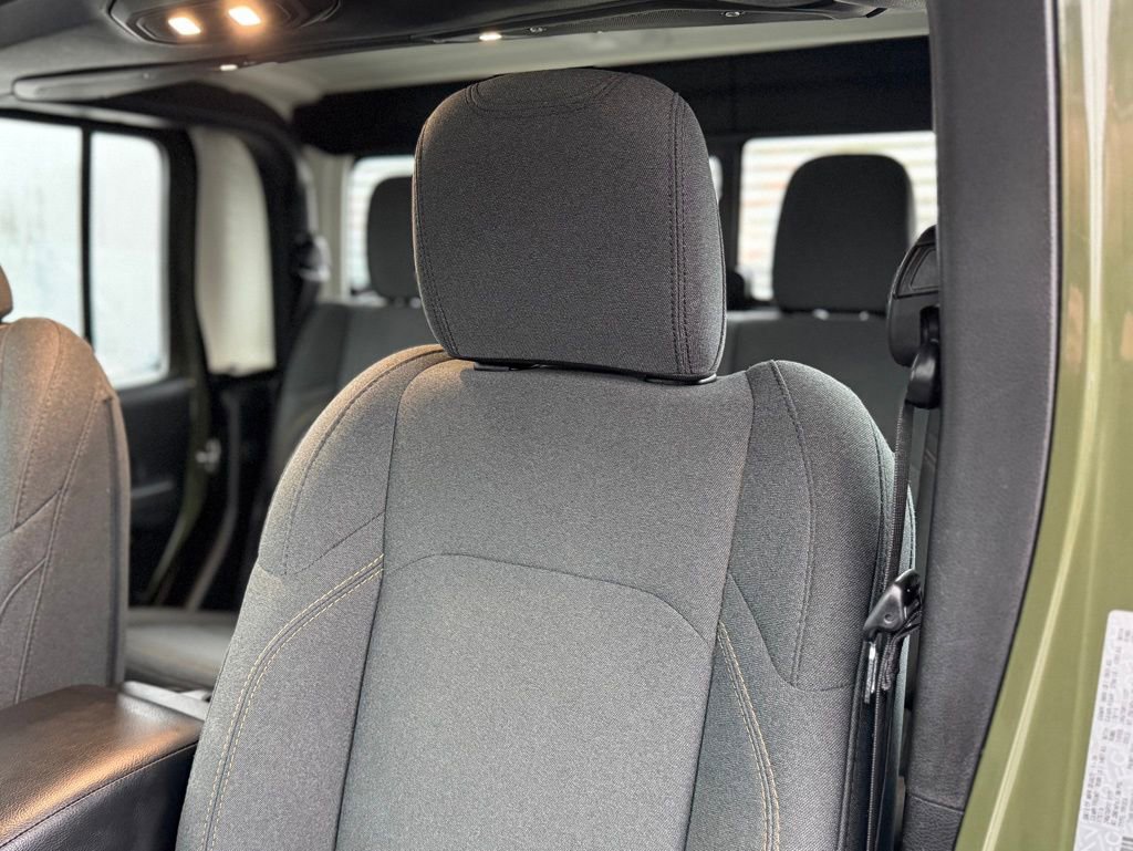 Used 2024 Jeep Gladiator Sport image 8