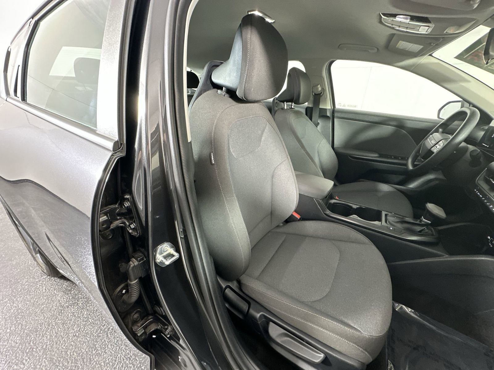 Used 2025 Kia K4 LXS image 27