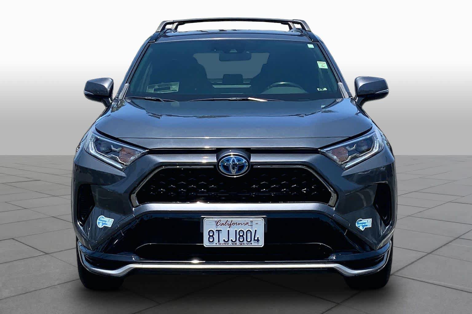 Used 2021 Toyota RAV4 SE w/ Weather & Moonroof Package AWD/4WD image 3