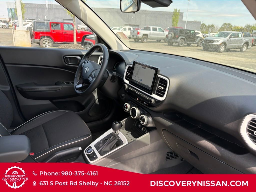 Used 2023 Hyundai Venue Limited image 38