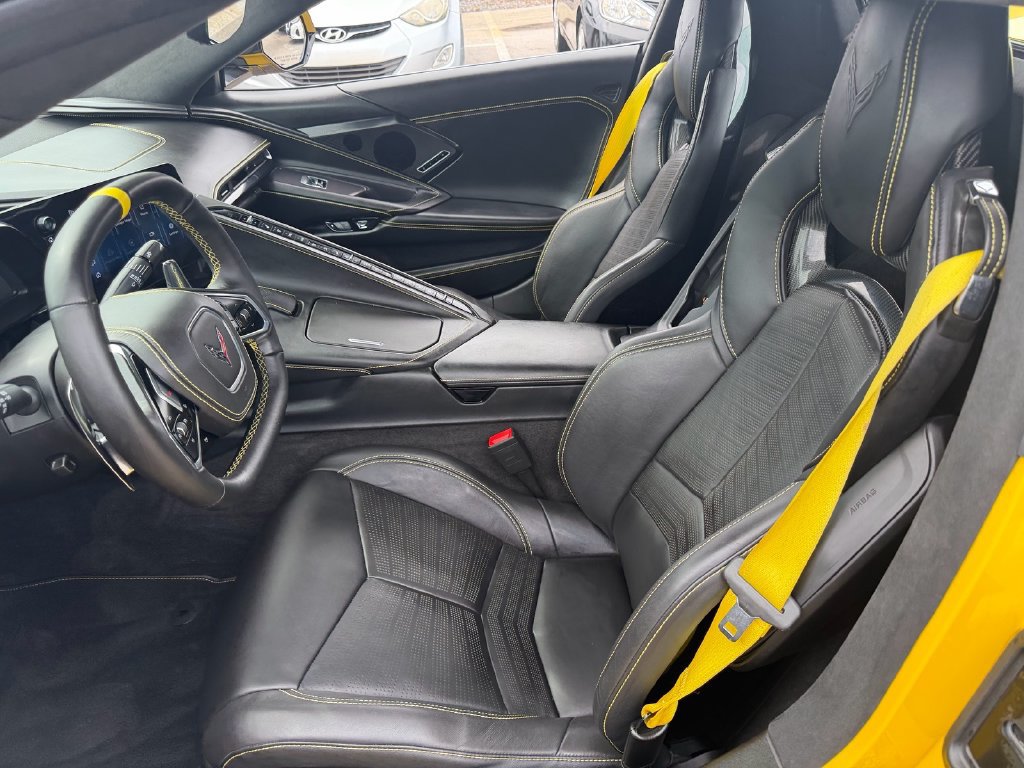 Used 2025 Chevrolet Corvette Stingray Premium Conv w/ Z51 Performance Package RWD image 10