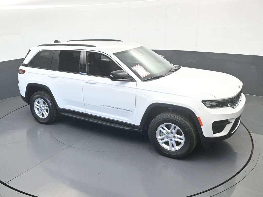 Used 2025 Jeep Grand Cherokee Laredo image 25