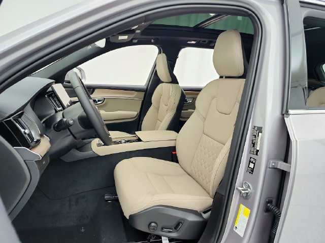 New 2026 Volvo XC90 B6 Plus w/ Protection Package AWD/4WD image 17