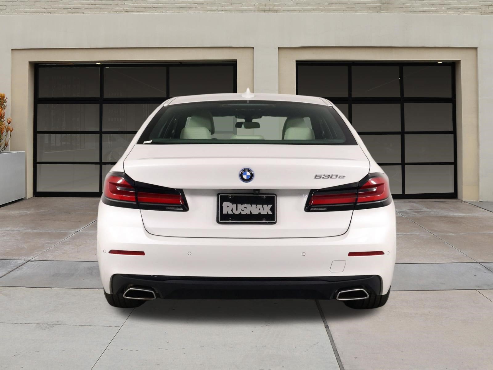 Used 2023 BMW 530e w/ Convenience Package RWD image 5