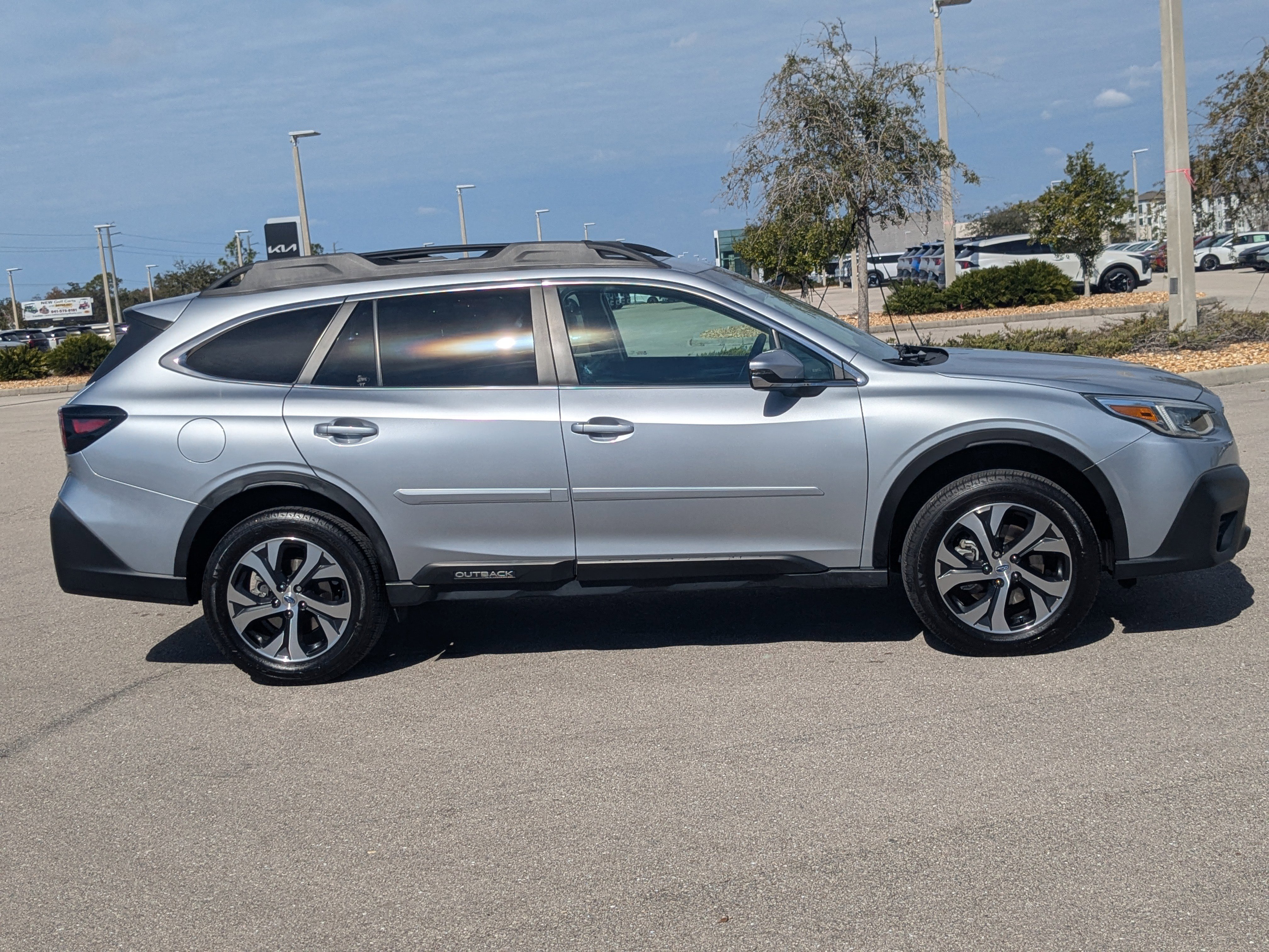 Used 2020 Subaru Outback Limited image 4