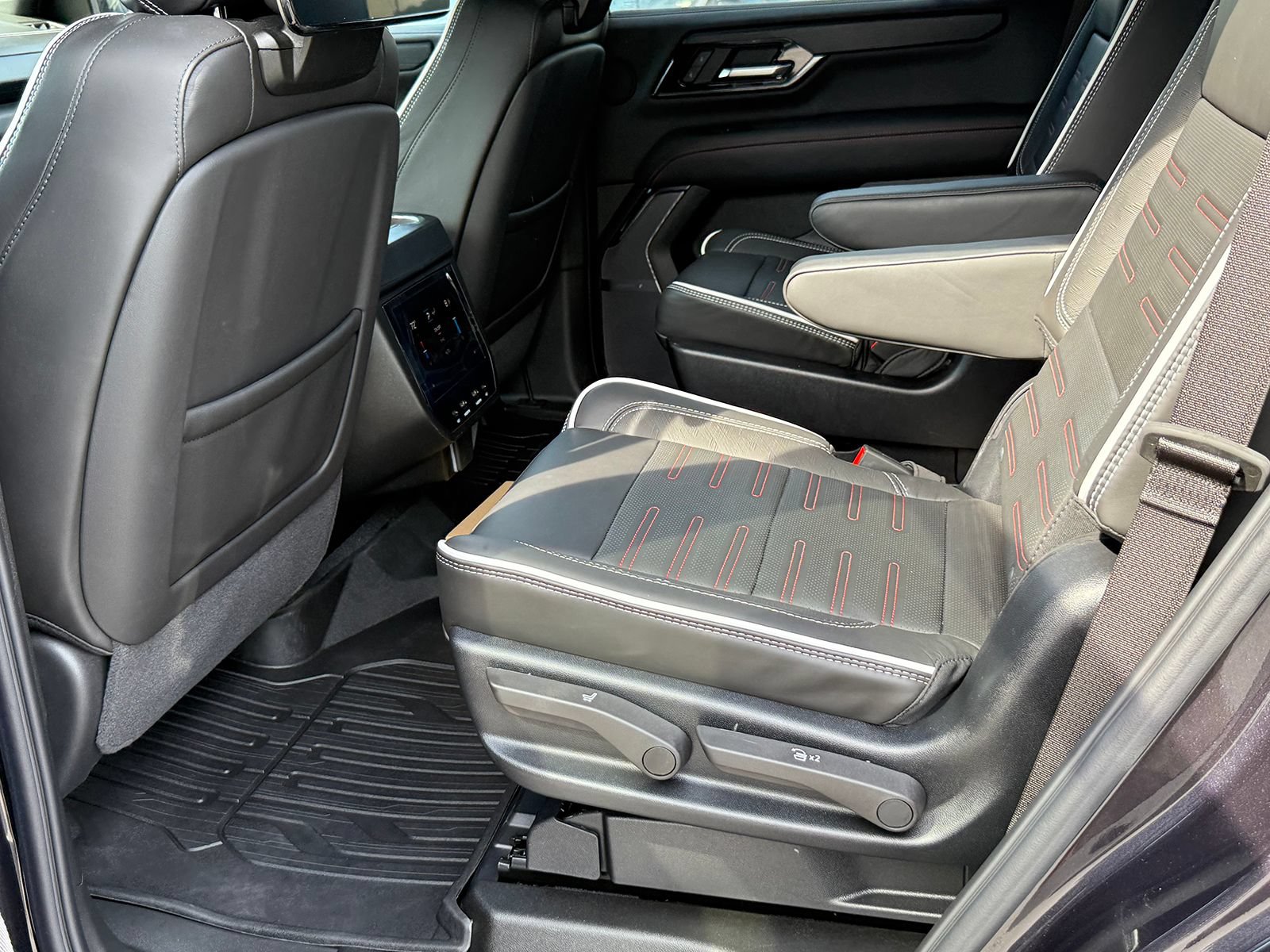 Certified 2026 GMC Yukon AT4 Ultimate AWD/4WD image 21