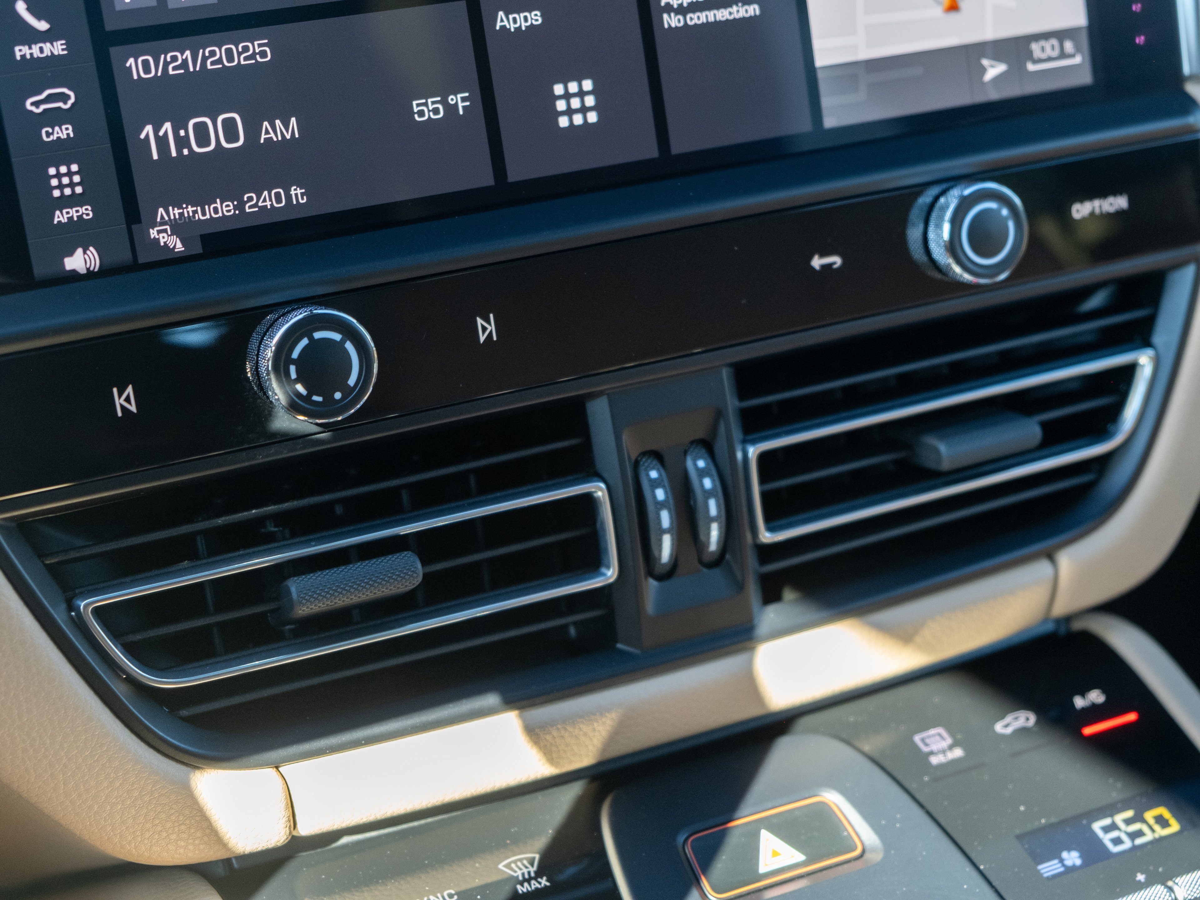 Certified 2023 Porsche Macan image 20