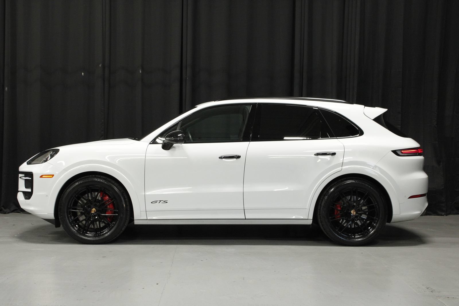 Certified 2025 Porsche Cayenne GTS AWD/4WD image 2