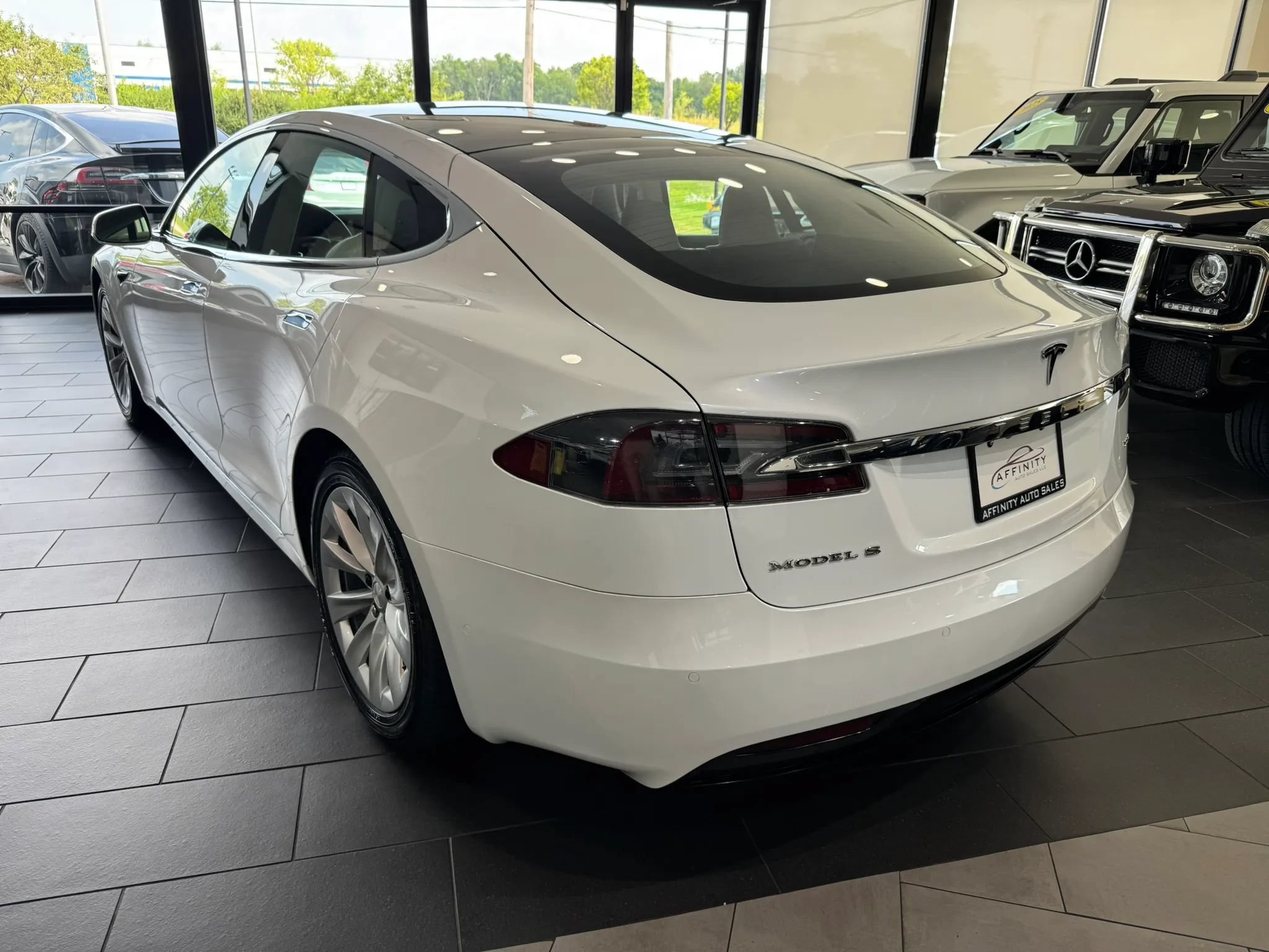 Used 2018 Tesla Model S 75D AWD/4WD image 5