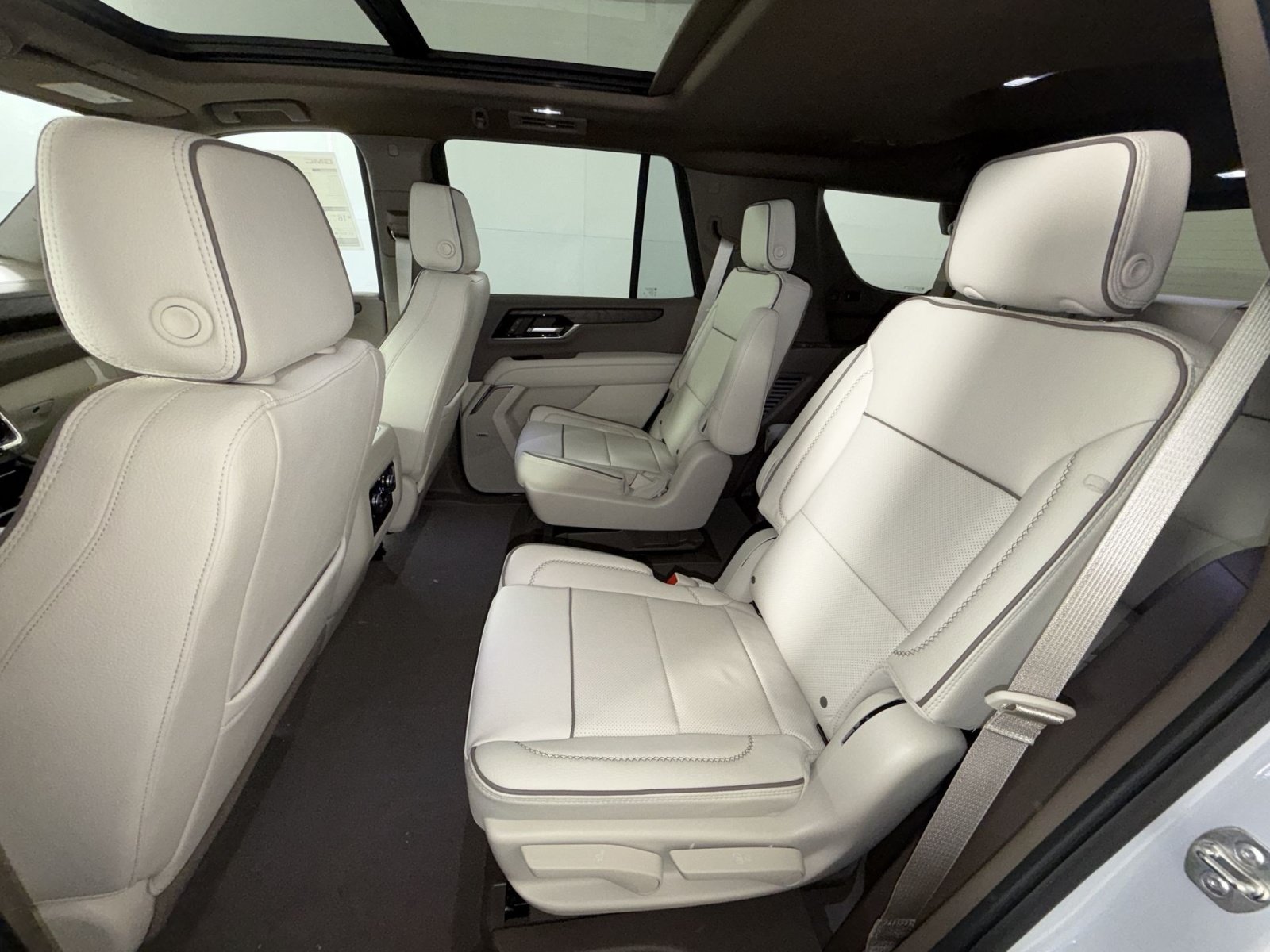 New 2026 GMC Yukon Denali w/ Sun & Power Step Package AWD/4WD image 25