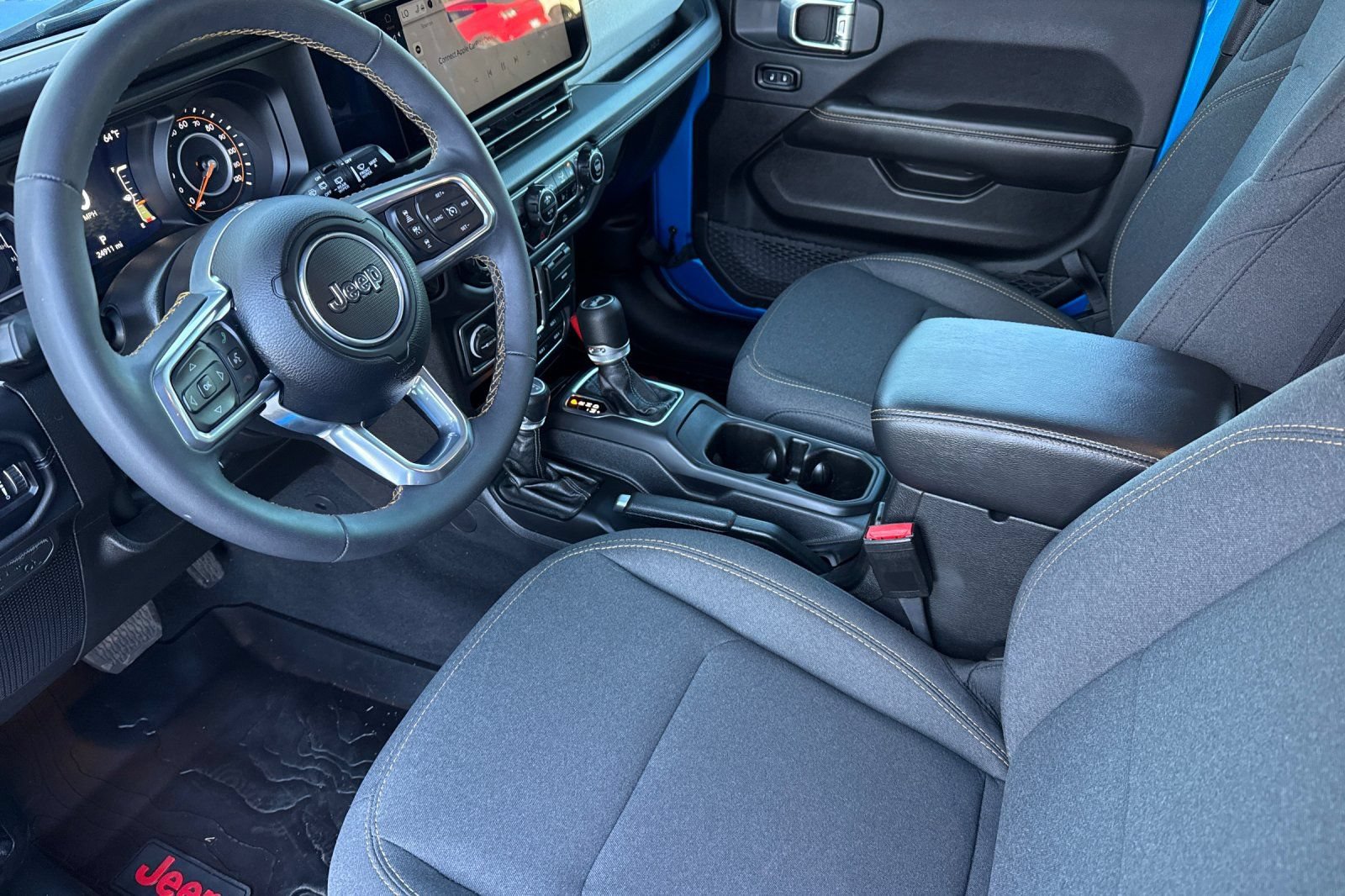 Used 2024 Jeep Wrangler Unlimited Sahara AWD/4WD image 10