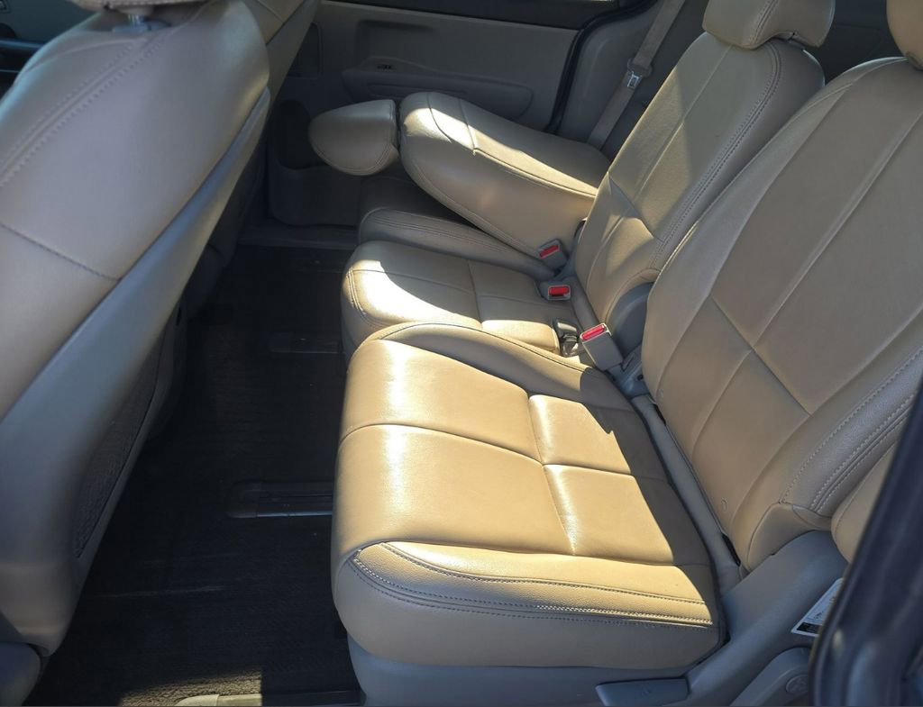 Used 2021 Kia Sedona LX image 10