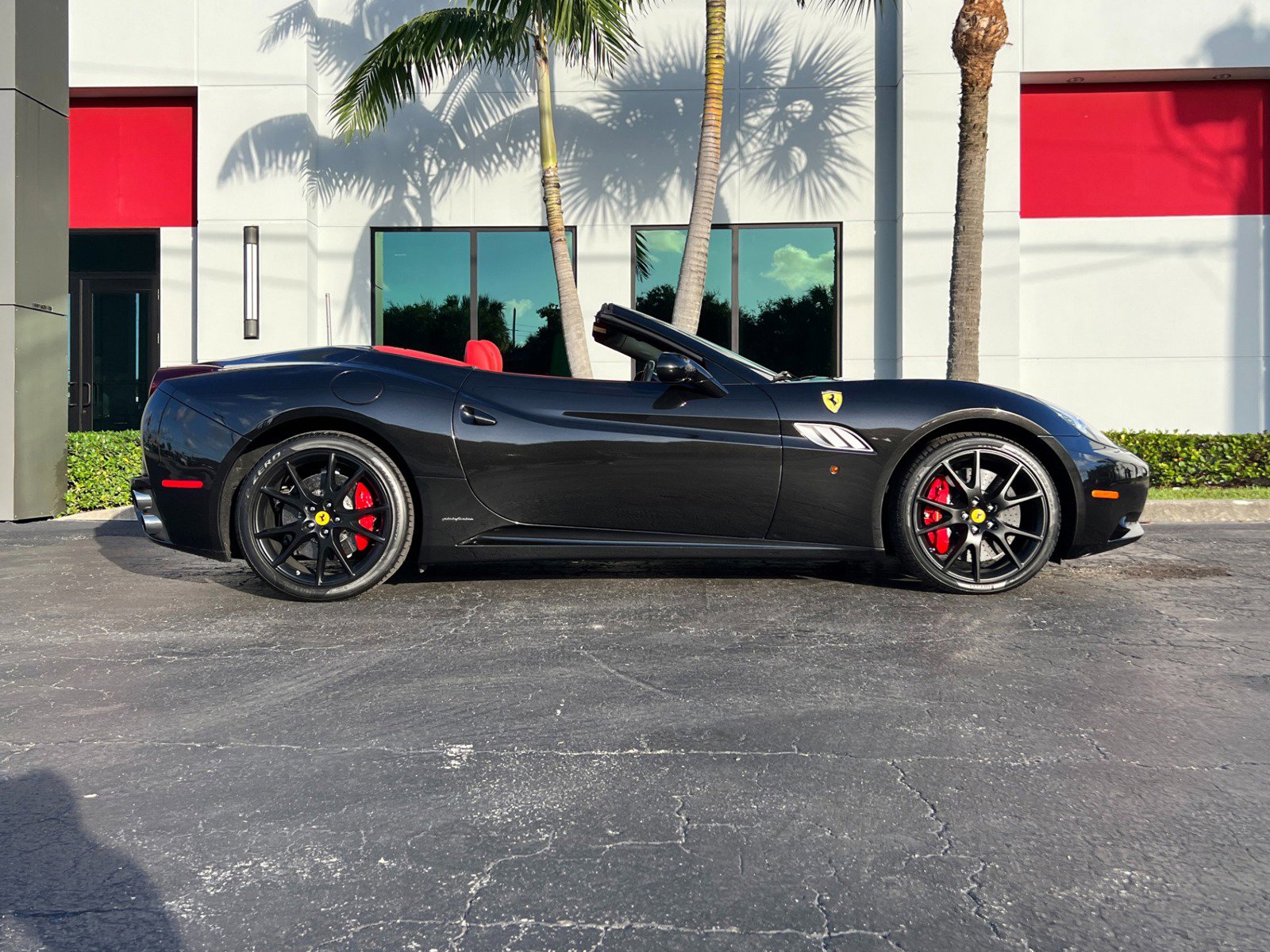 Used 2013 Ferrari California RWD image 30