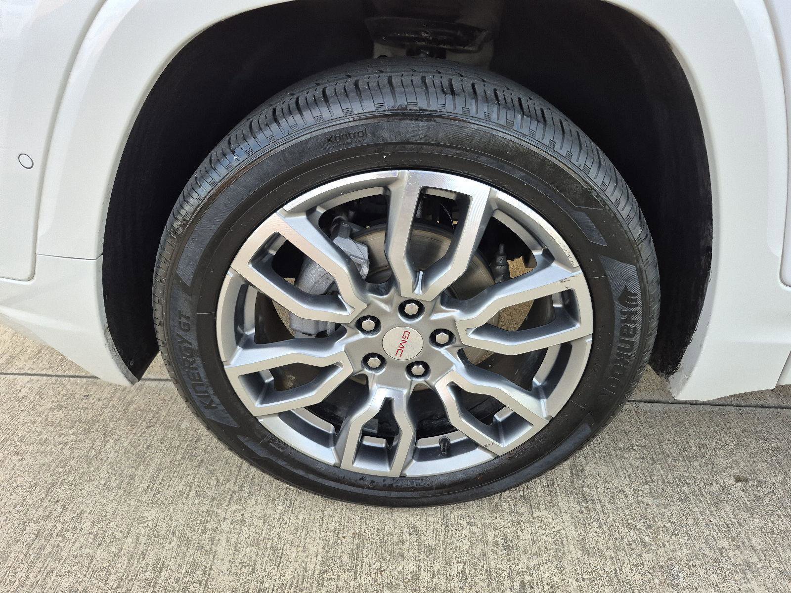 Used 2024 GMC Terrain Denali w/ Denali Premium Package image 3