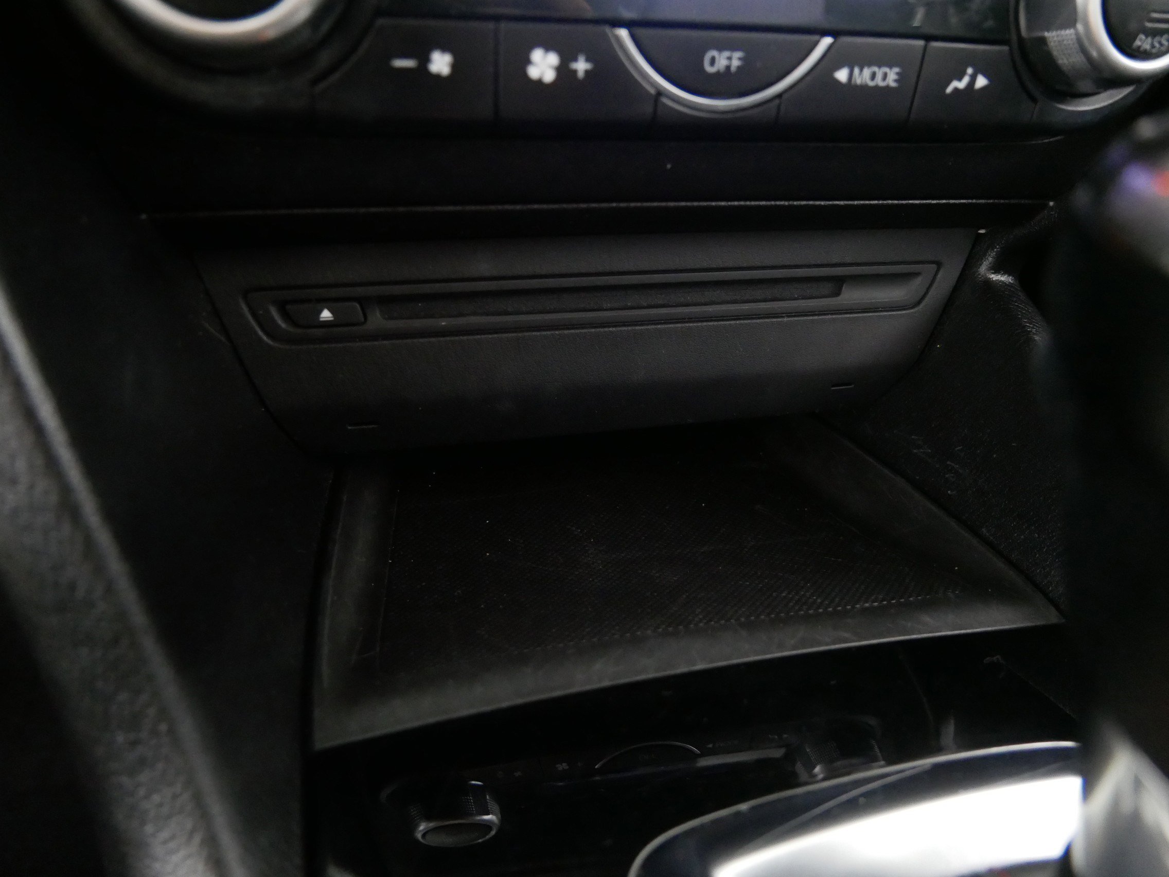 Used 2015 MAZDA MAZDA3 i Touring w/ Technology Package image 30