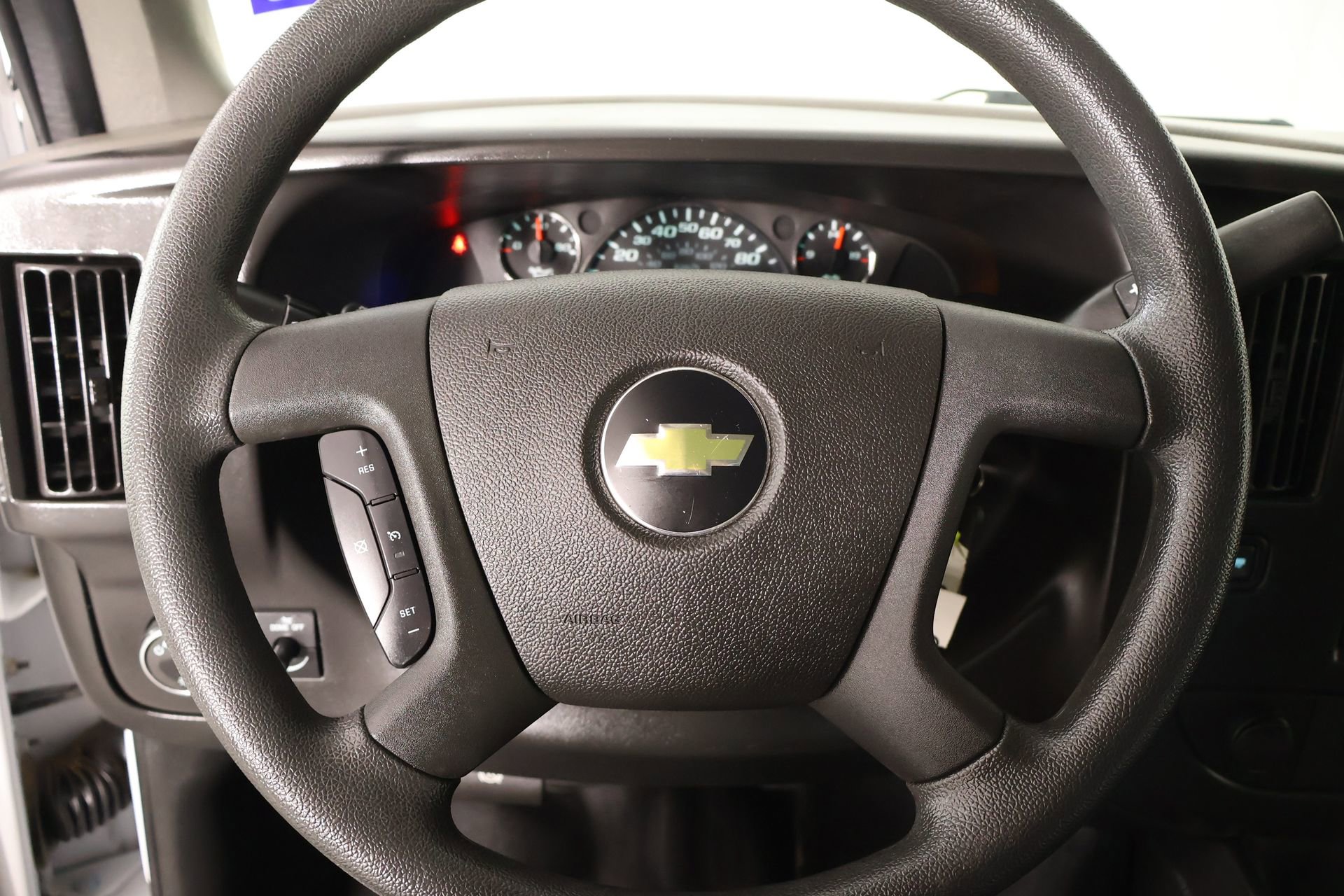 Used 2017 Chevrolet Express 2500 RWD image 3