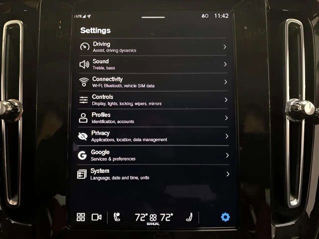 Used 2025 Volvo XC40 B5 Plus image 51