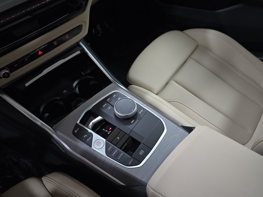 Used 2026 BMW 330i Sedan w/ M Sport Package RWD image 26