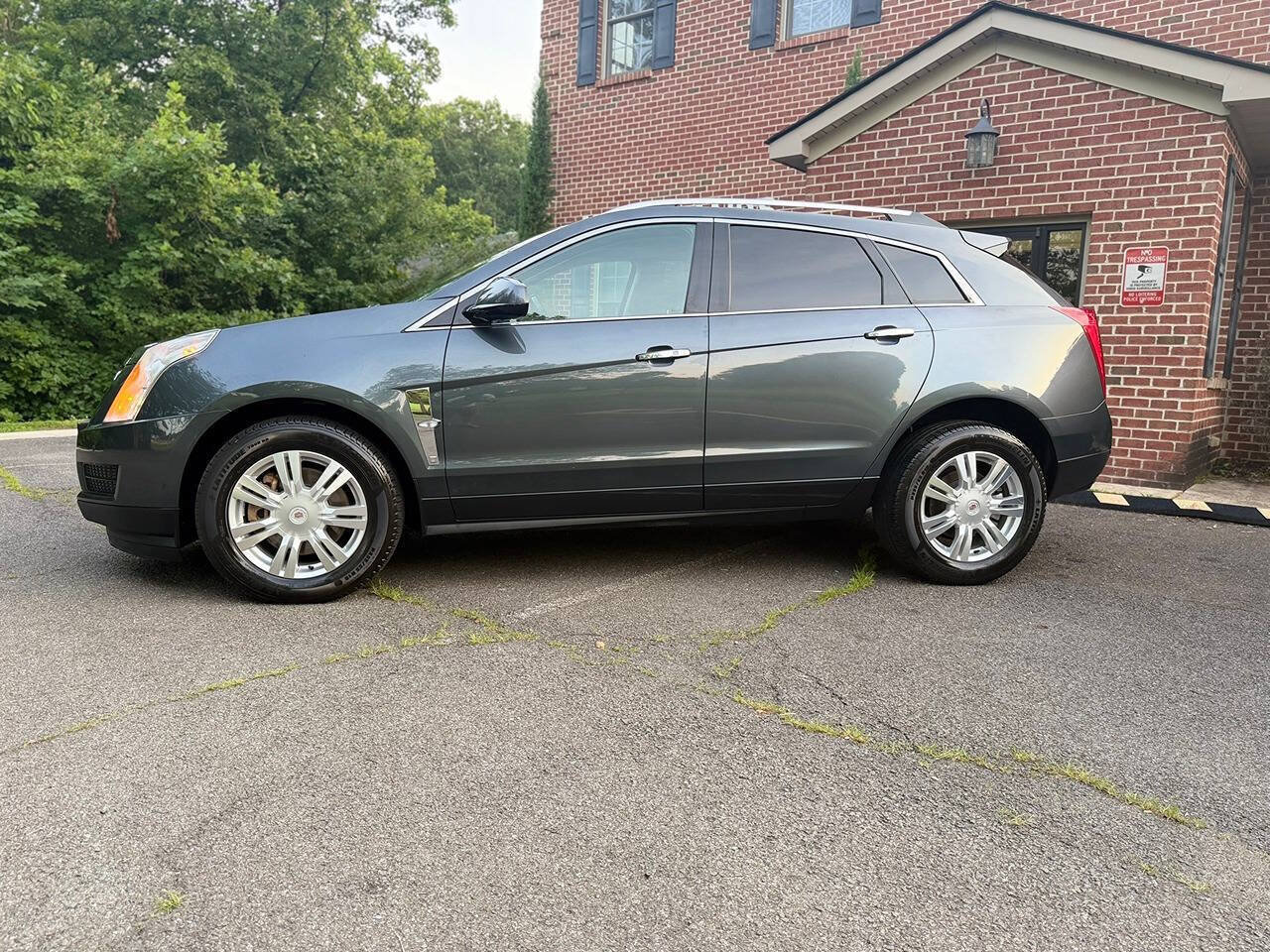 Used 2011 Cadillac SRX Luxury FWD image 2