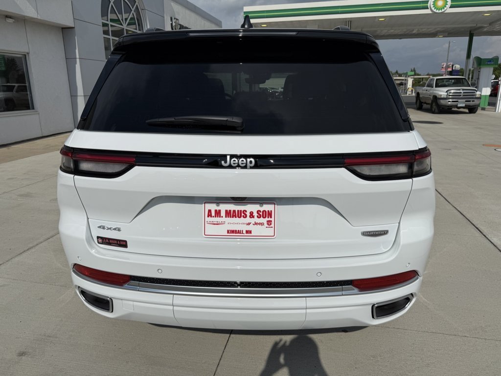 Used 2024 Jeep Grand Cherokee Summit w/ Luxury Tech Group V AWD/4WD image 7