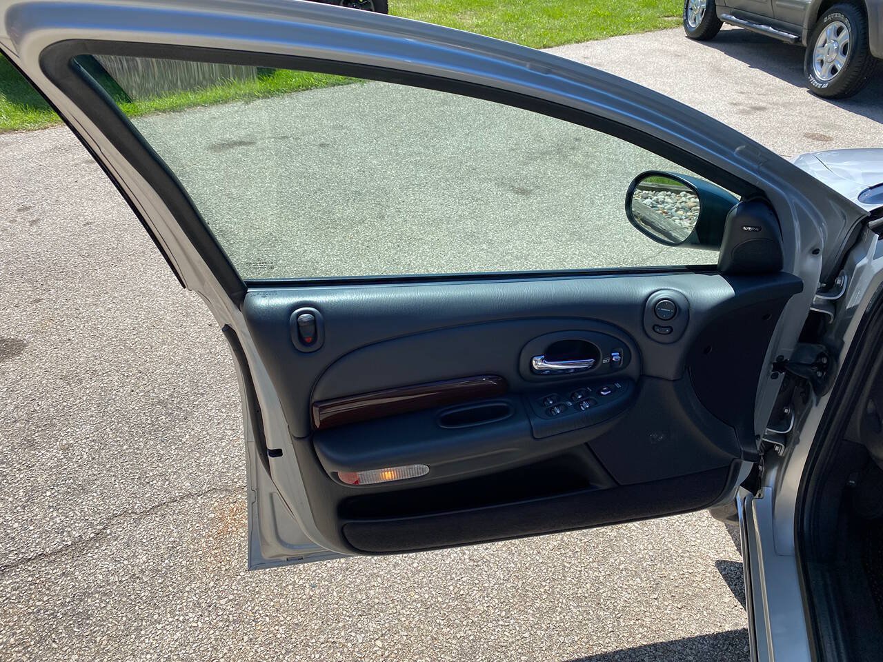 Used 2000 Chrysler 300M FWD image 47
