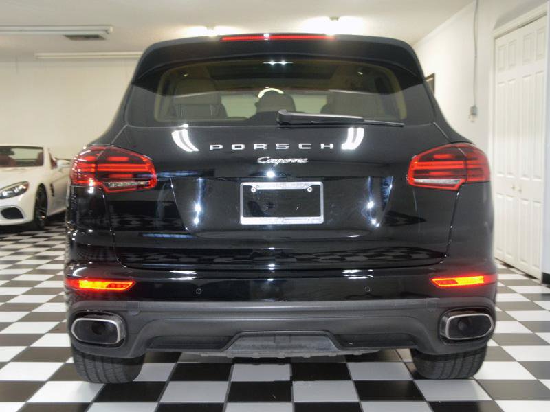 Used 2017 Porsche Cayenne Platinum Edition w/ Premium Package (PJV) AWD/4WD image 8