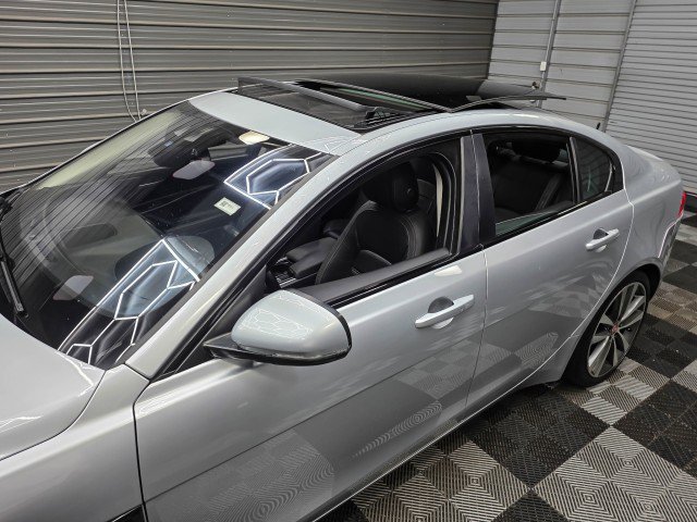 Used 2017 Jaguar XE Prestige RWD image 10
