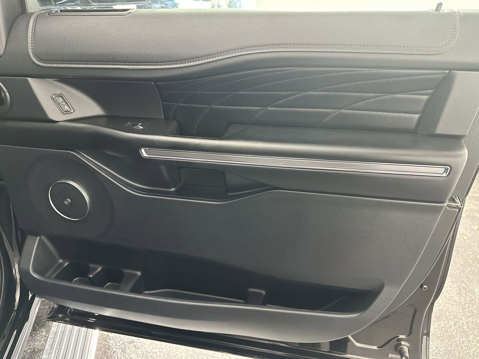 Used 2019 Ford Expedition Platinum image 32