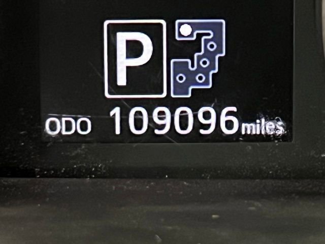 Used 2014 Toyota Land Cruiser image 28