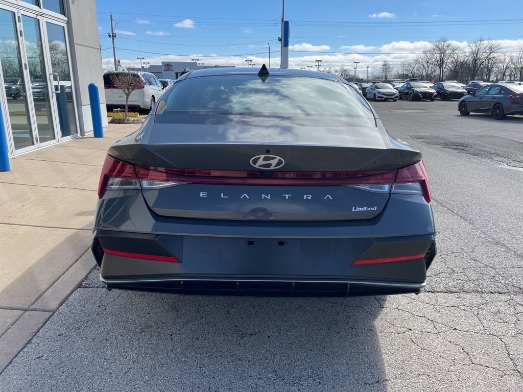 Used 2025 Hyundai Elantra Limited image 6