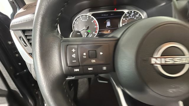 Used 2023 Nissan Rogue S AWD/4WD image 16