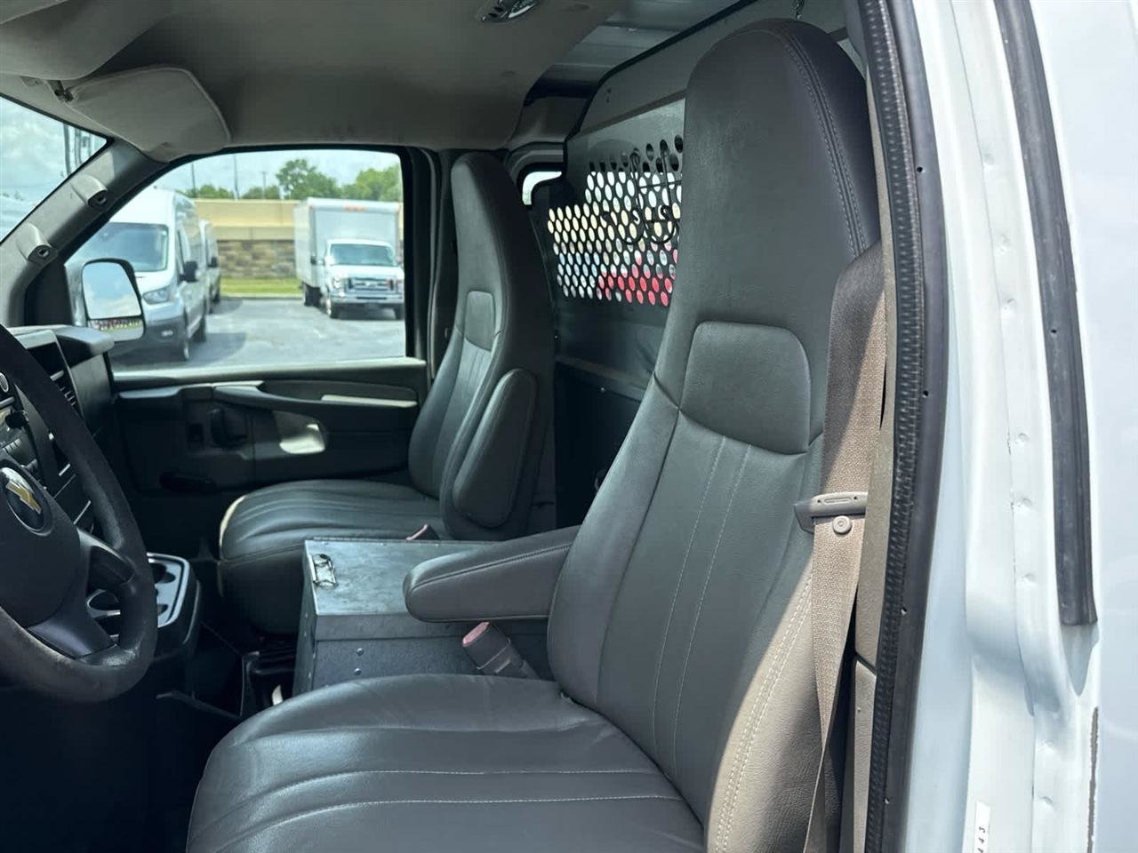 Used 2011 Chevrolet Express 2500 RWD image 13