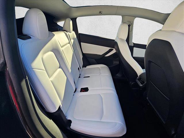 Used 2022 Tesla Model Y Long Range image 15