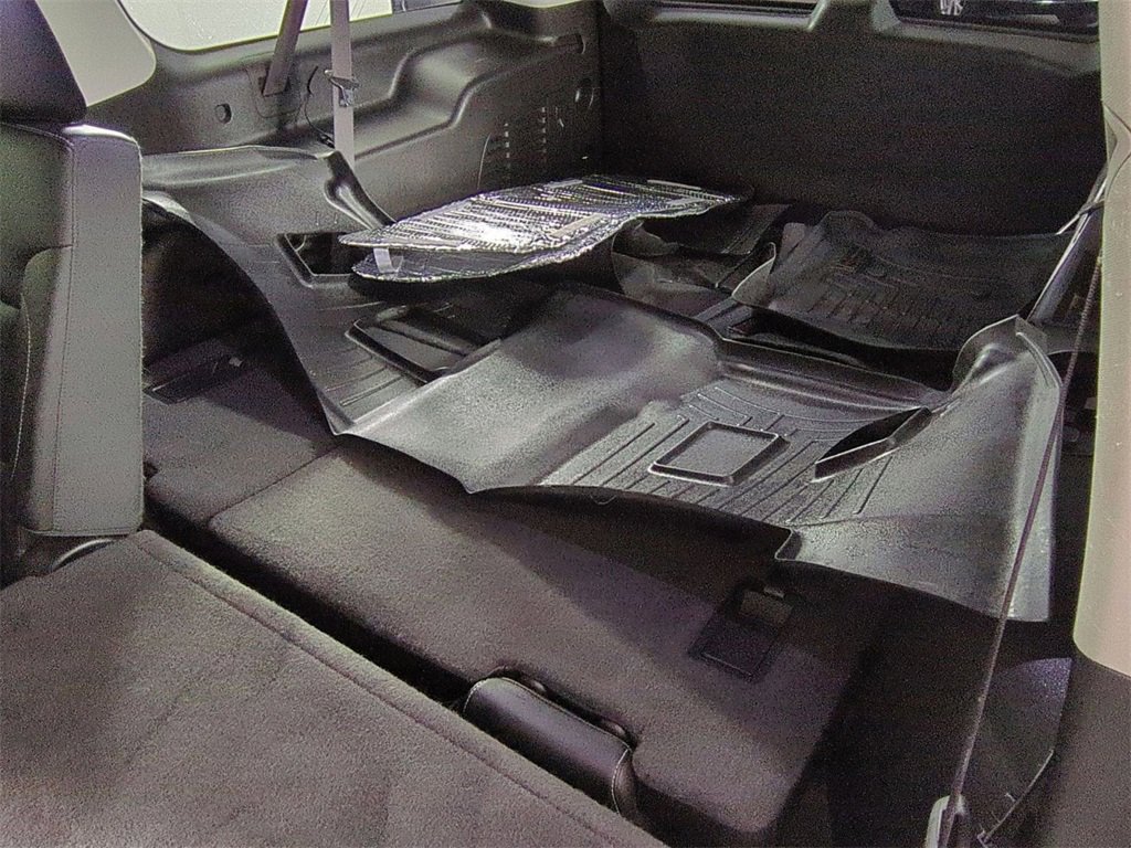 Used 2015 Chevrolet Suburban LT image 34