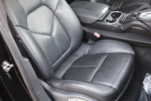 Used 2013 Porsche Cayenne Diesel AWD/4WD image 51