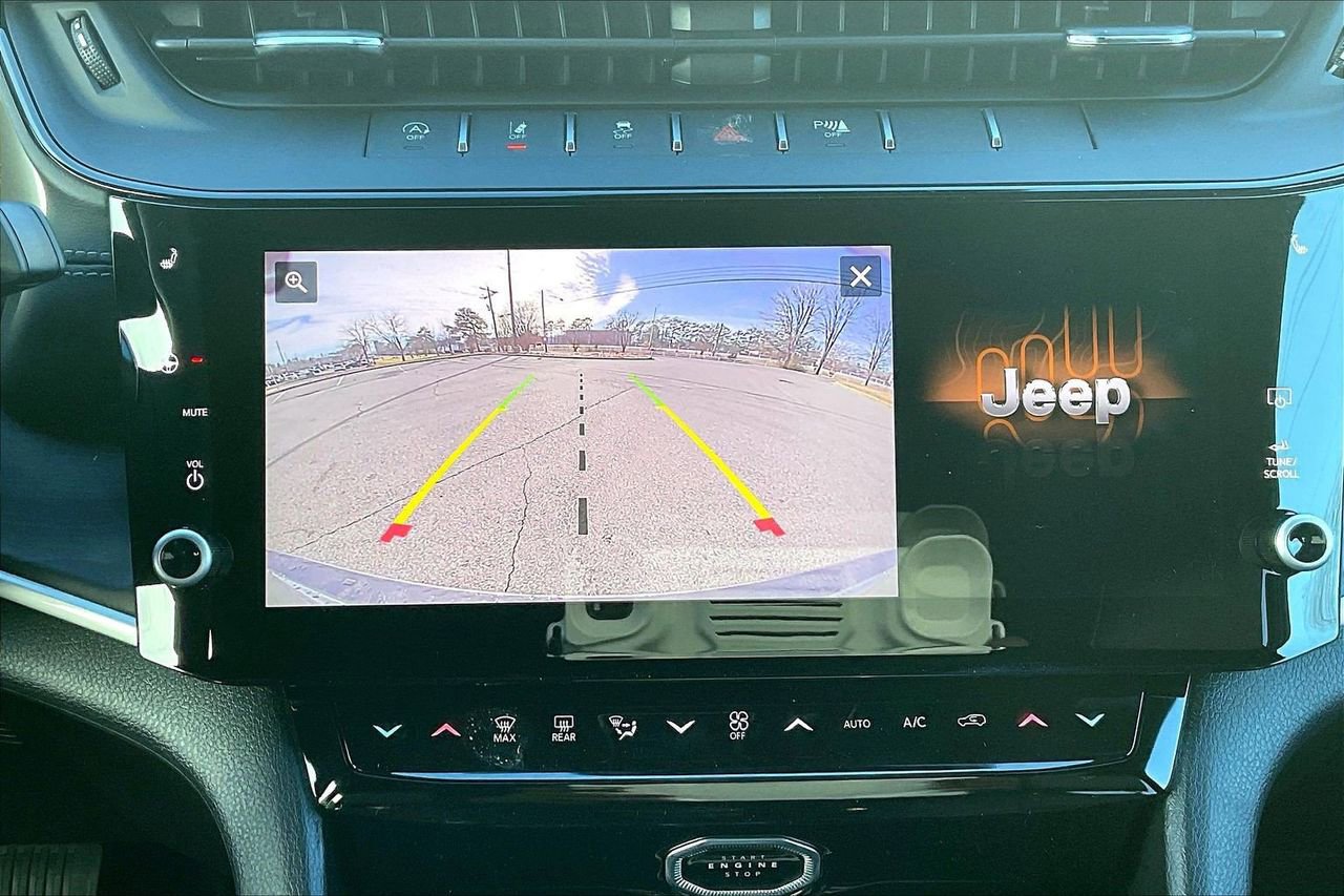 New 2026 Jeep Grand Cherokee Limited w/ Limited Altitude Package AWD/4WD image 14