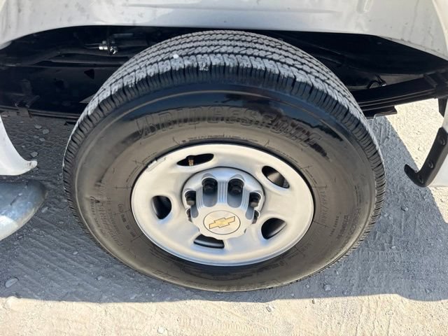 Used 2025 Chevrolet Express 2500 w/ Driver Convenience Package RWD image 8