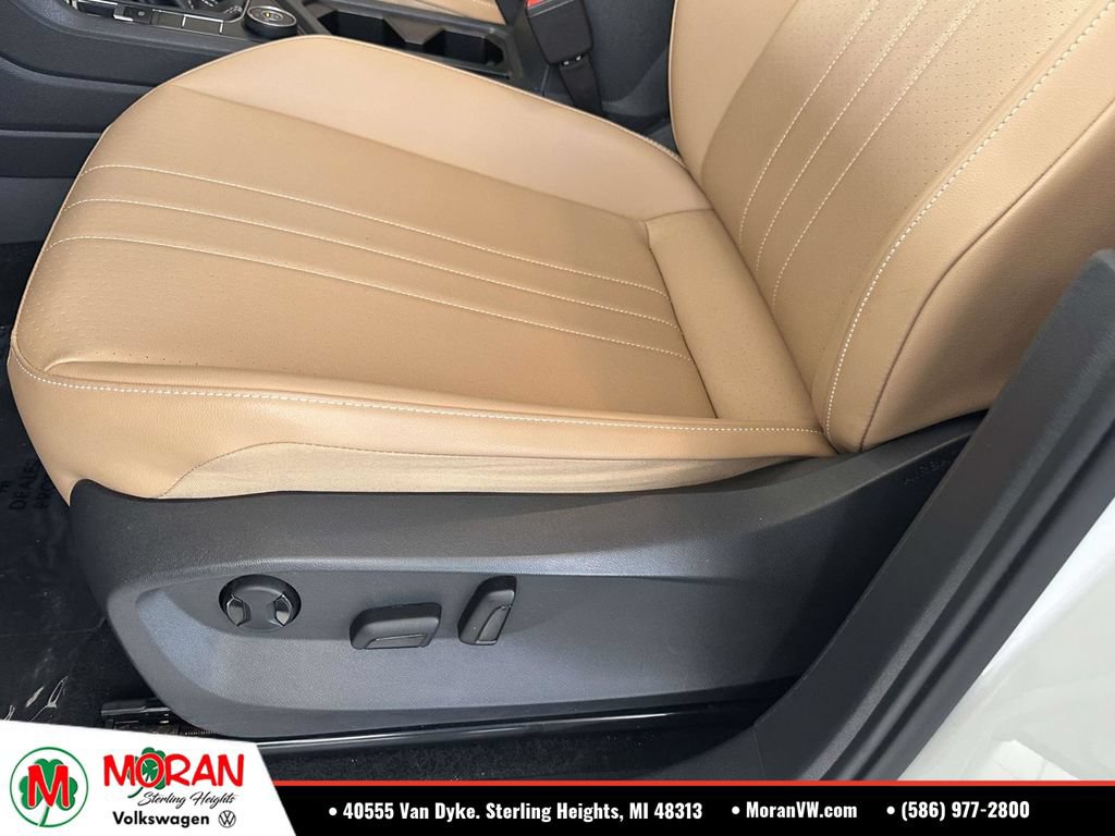 Certified 2023 Volkswagen Tiguan SE R-Line AWD/4WD image 21