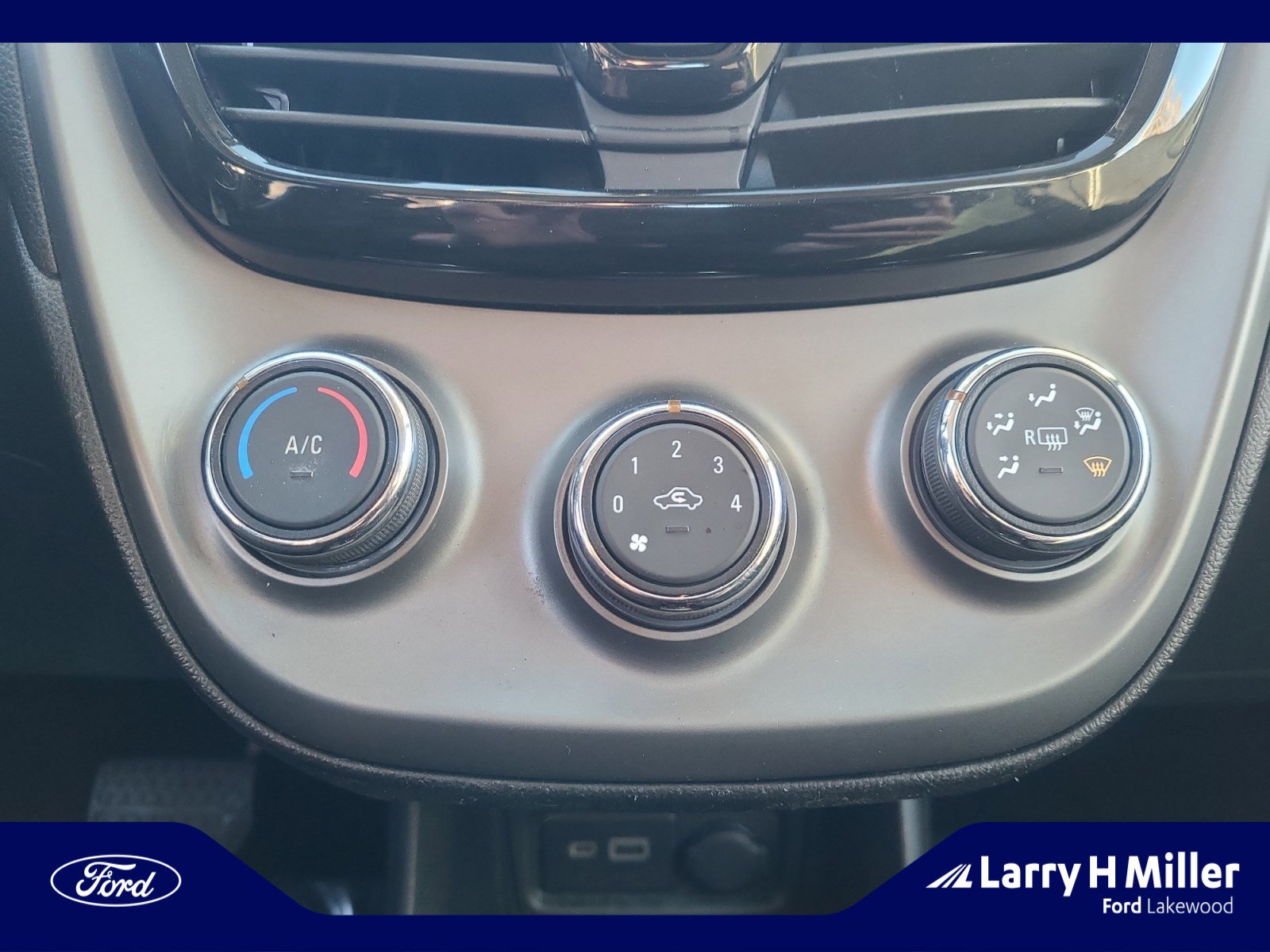 Used 2020 Chevrolet Spark LS image 30