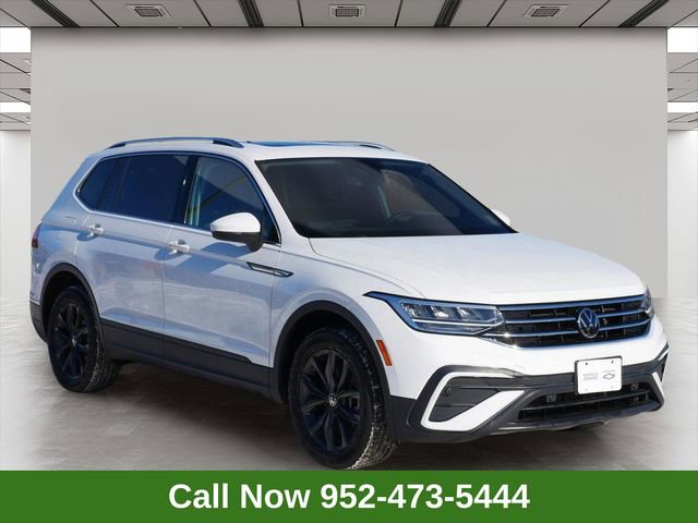 Used 2022 Volkswagen Tiguan SE w/ Panoramic Sunroof Package image 1