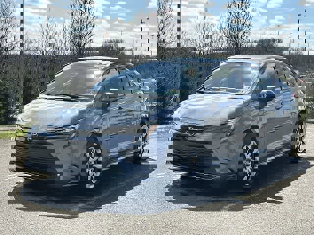 Used 2025 Toyota Corolla LE image 1