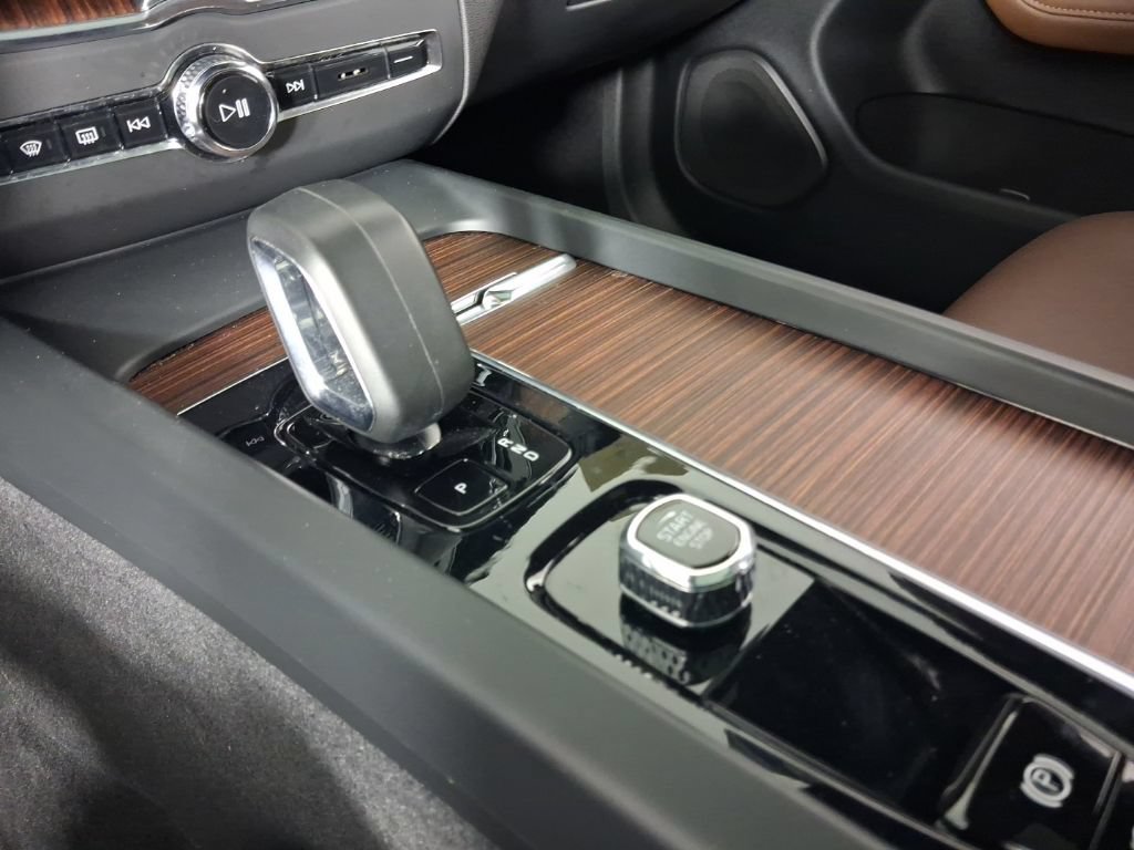 Certified 2023 Volvo XC60 B5 Plus w/ Climate Package AWD/4WD image 23