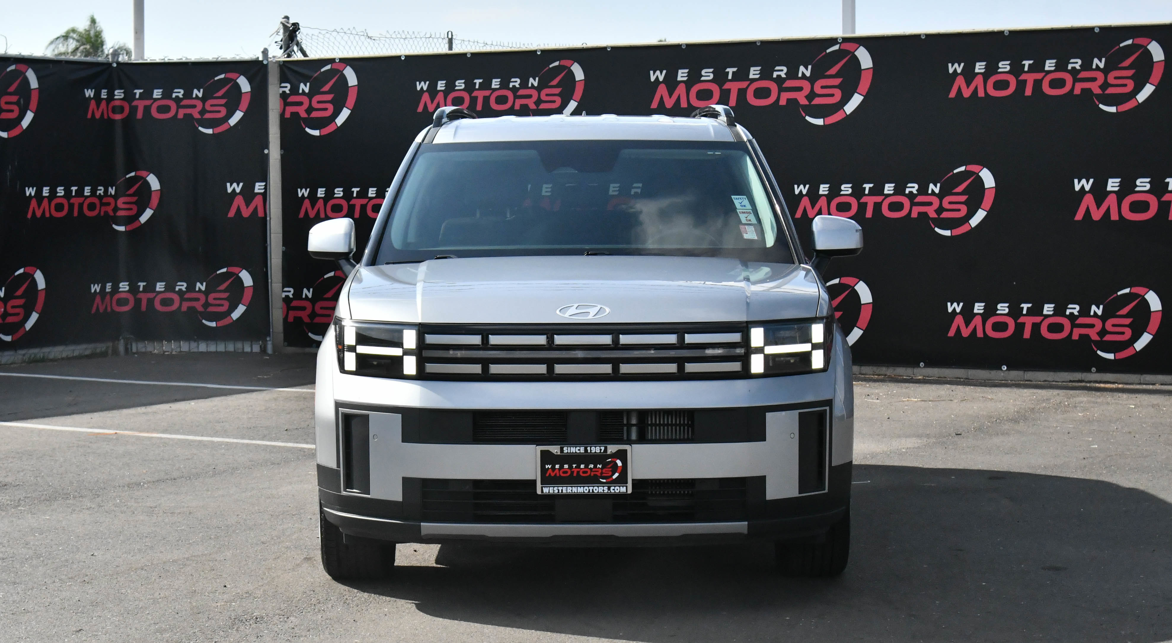 Used 2024 Hyundai Santa Fe SEL image 2