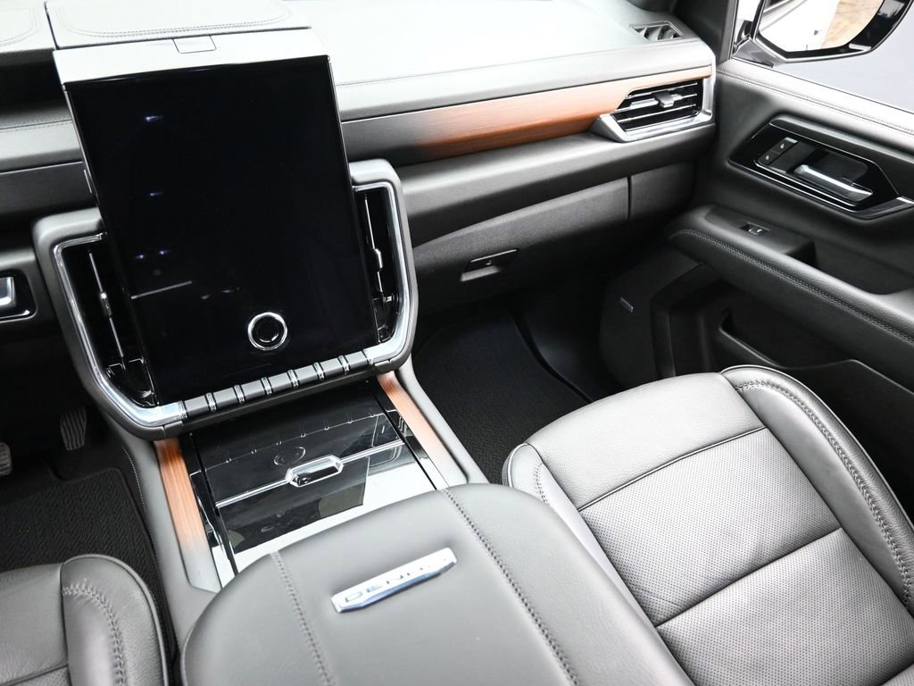 Used 2025 GMC Yukon Denali image 14