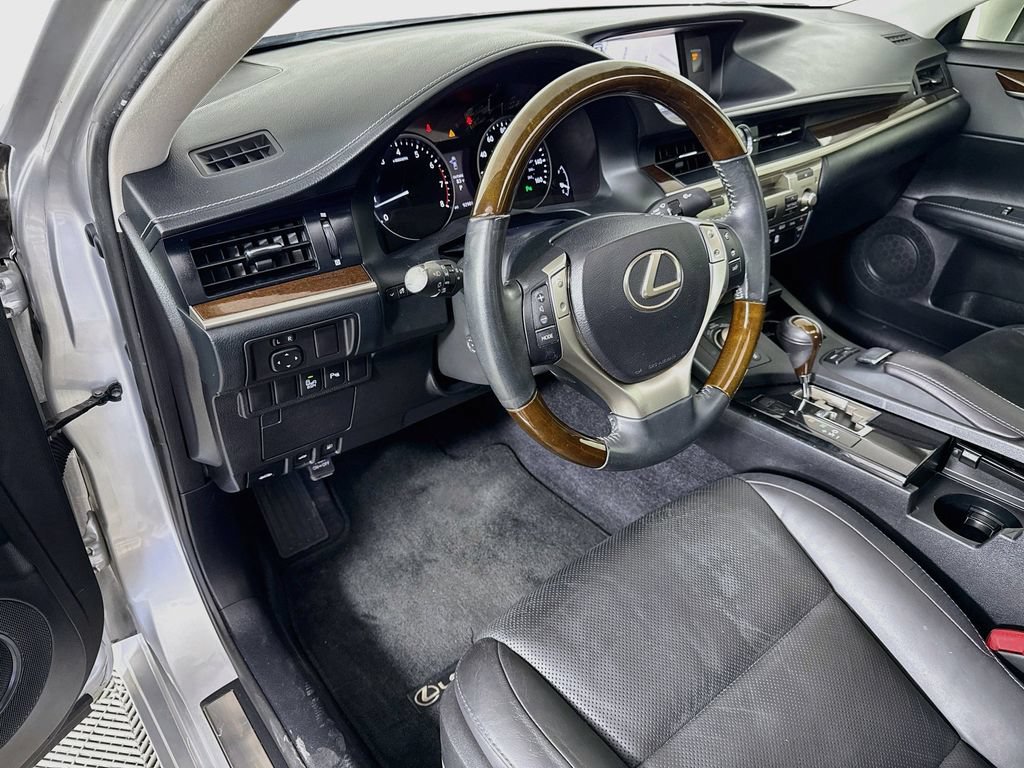 Used 2014 Lexus ES 350 w/ Luxury Package FWD image 9