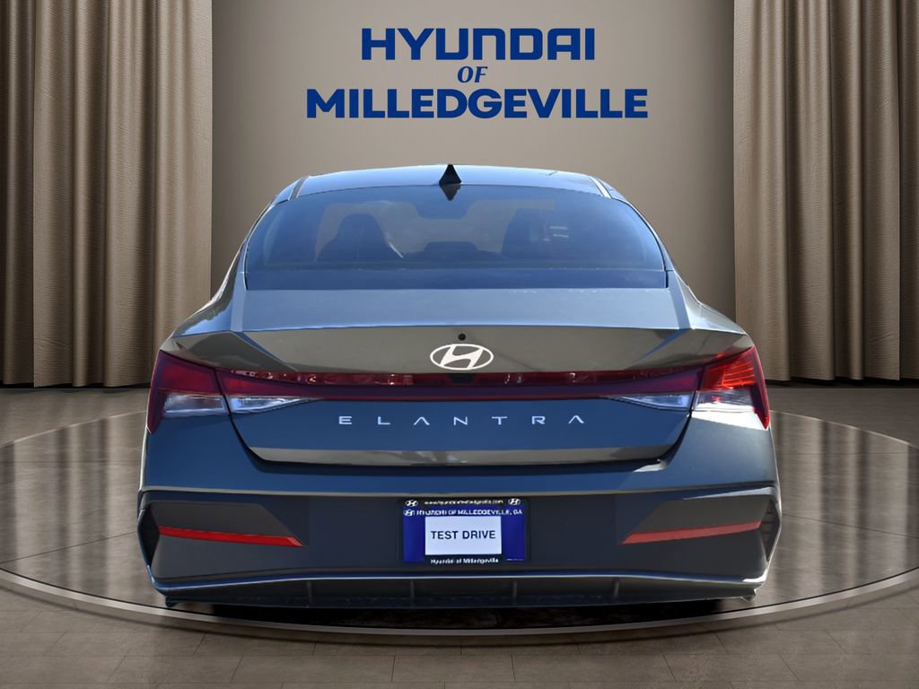 New 2026 Hyundai Elantra SE image 3